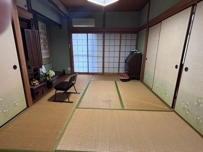 Spacious Farmhouse with Land in Saijo — Image 3, Saijo, Ehime