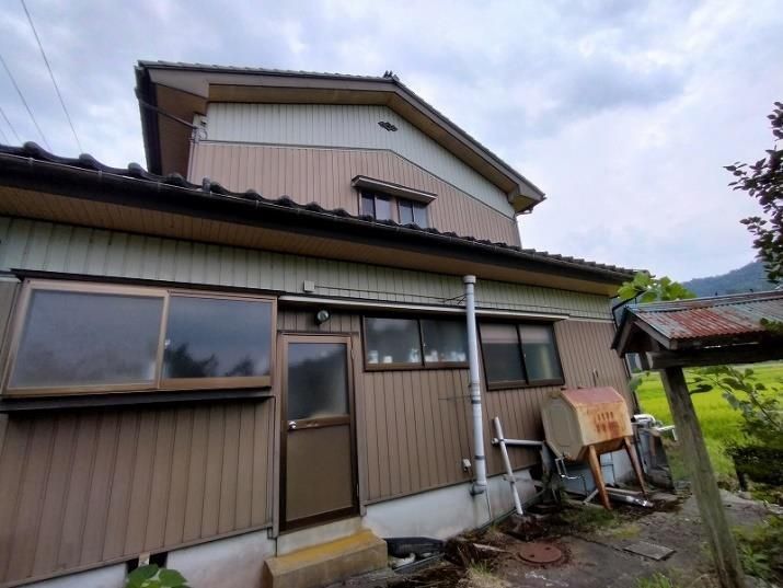 7LDK Spacious Wooden House for Sale in Asahi, Toyama - Thumbnail 2