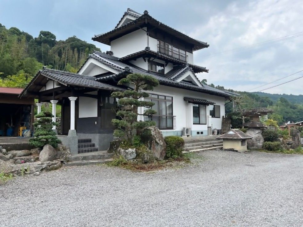 7LDK Three-Story House for Sale in Bungotakada, Oita - Thumbnail 2