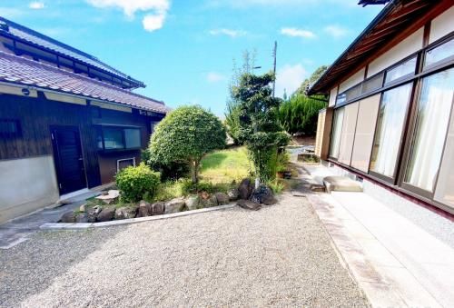 10DK Detached House for Sale on Large Corner Lot in Kasai City - Image 1
