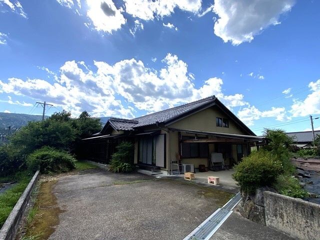 4-Bedroom Wooden House with Warehouse in Nakatsugawa, Gifu - Image 1