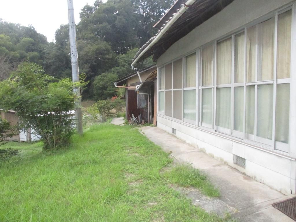 5K Vacant House on 582 sqm Land in Kasaoka, Okayama for Renovation - Thumbnail 2
