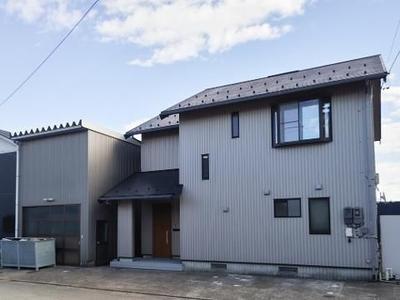 Detached House for Sale in Oyabe, Toyama - 115.86 sqm on 274 sqm Land — Image 1, Oyabe, Toyama
