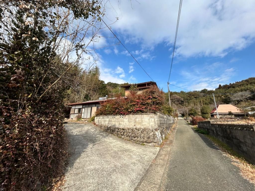 5LDK Traditional House for Sale in Nagomi, Kumamoto - Thumbnail 2