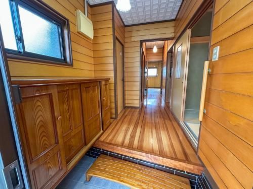 5LDK Akiya House with Large Garden in Tobe, Ehime - Thumbnail 3