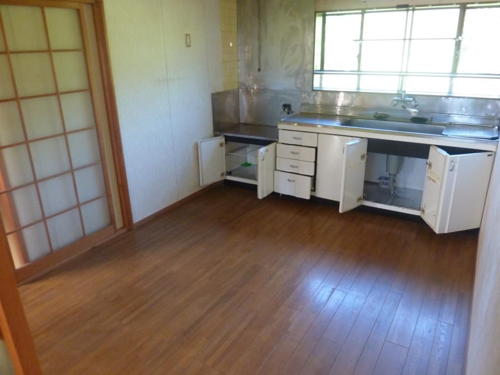 3DK Wooden House for Sale in Kihoku Town, Mie - Akiya Bank Property - Thumbnail 2