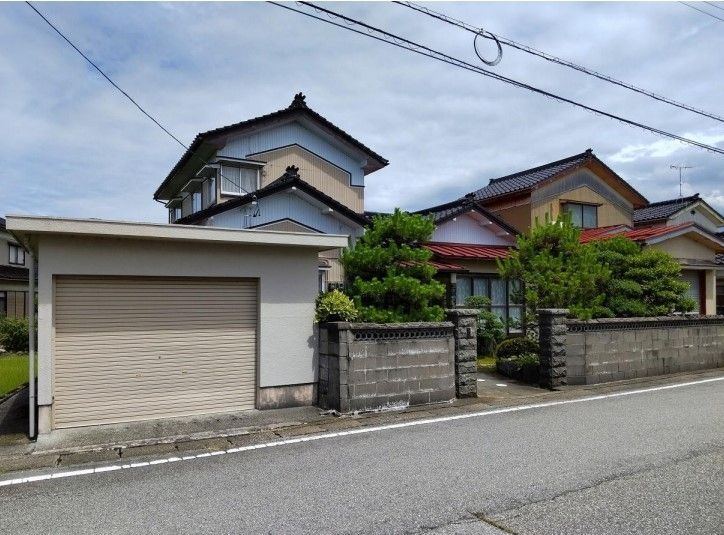 6LDK Family House for Sale in Asahi, Toyama - 2.5 Million Yen - Thumbnail 2