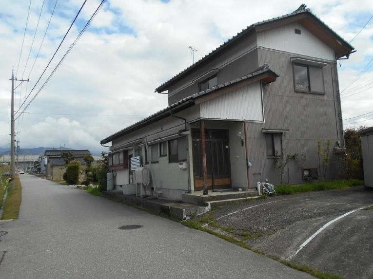 5DK Detached House for Sale in Uozu, Toyama - 121.49 sqm - Thumbnail 2