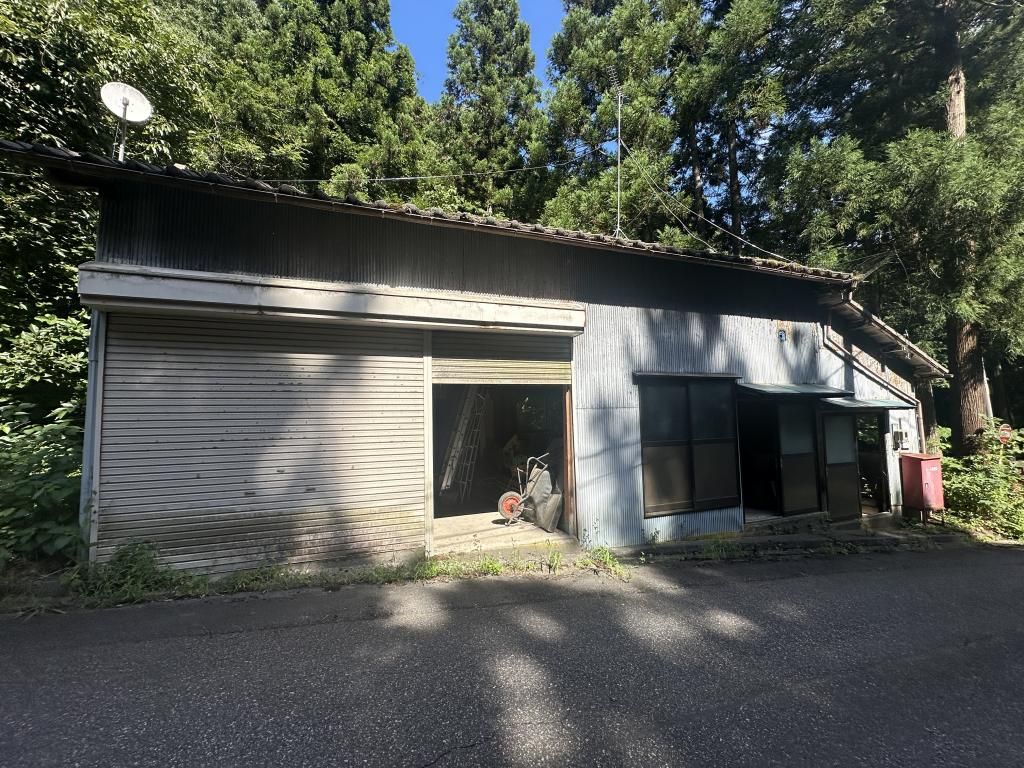 Spacious House with Large Workshop in Yahiko Village - Thumbnail 4