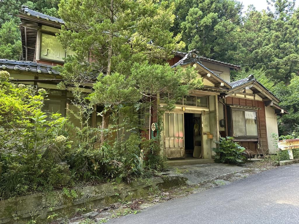 Spacious House with Large Workshop in Yahiko Village - Thumbnail 2