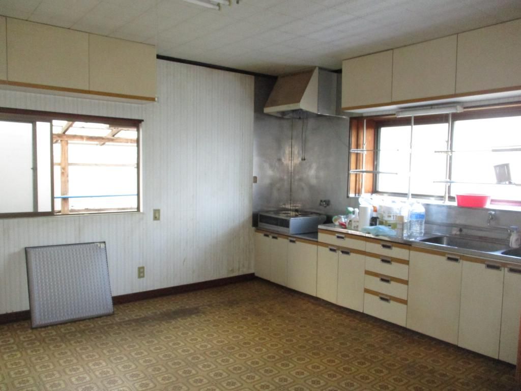 9DK Coastal House with Land in Kasaoka, Okayama Akiya Bank - Image 22