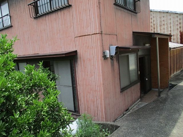 Spacious 3DK Mountain House with Guest Unit in Yawatahama - Thumbnail 2
