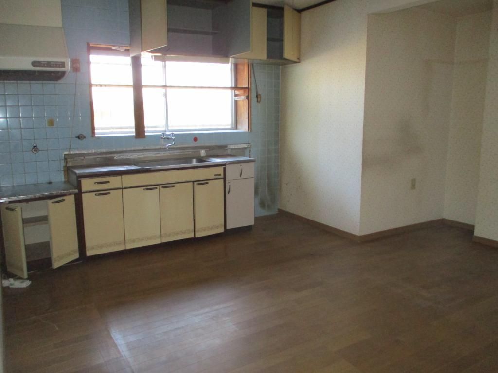 5DK Used House for Sale in Taku City, Saga Prefecture - Thumbnail 4