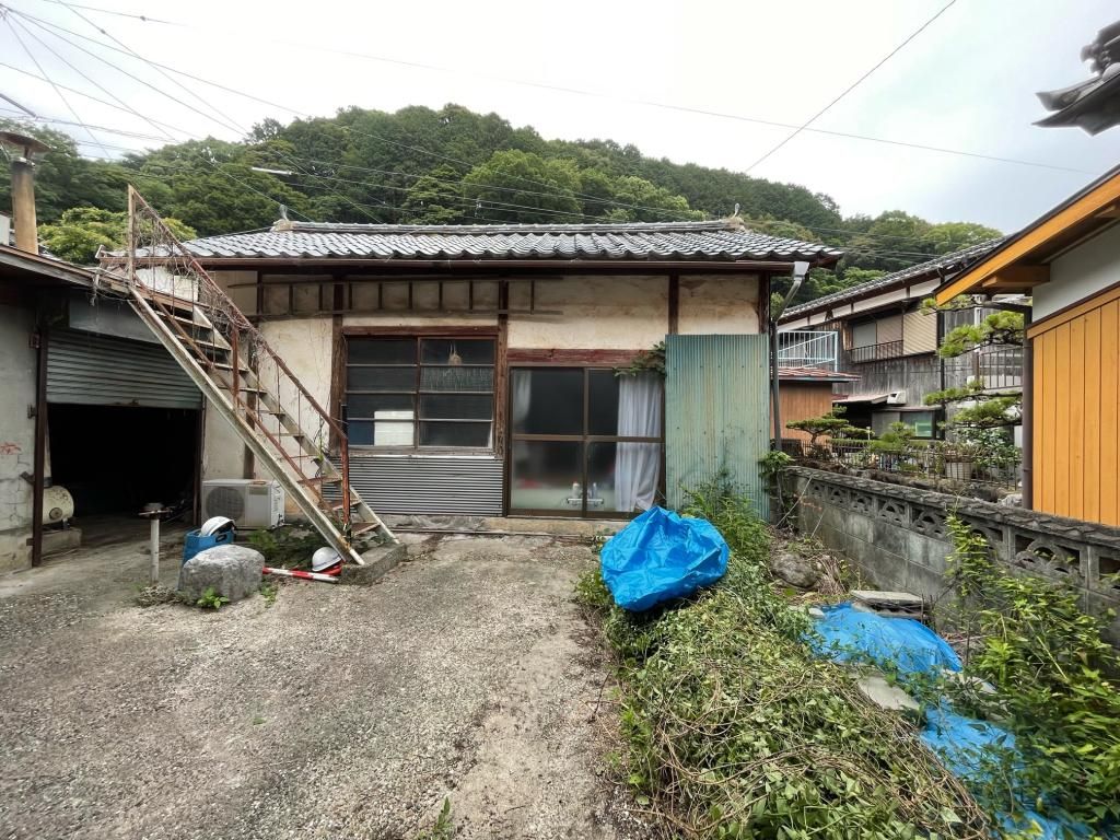 Affordable Seaside 3DK House in Seiyo, Ehime - Akiya Bank Property - Thumbnail 3