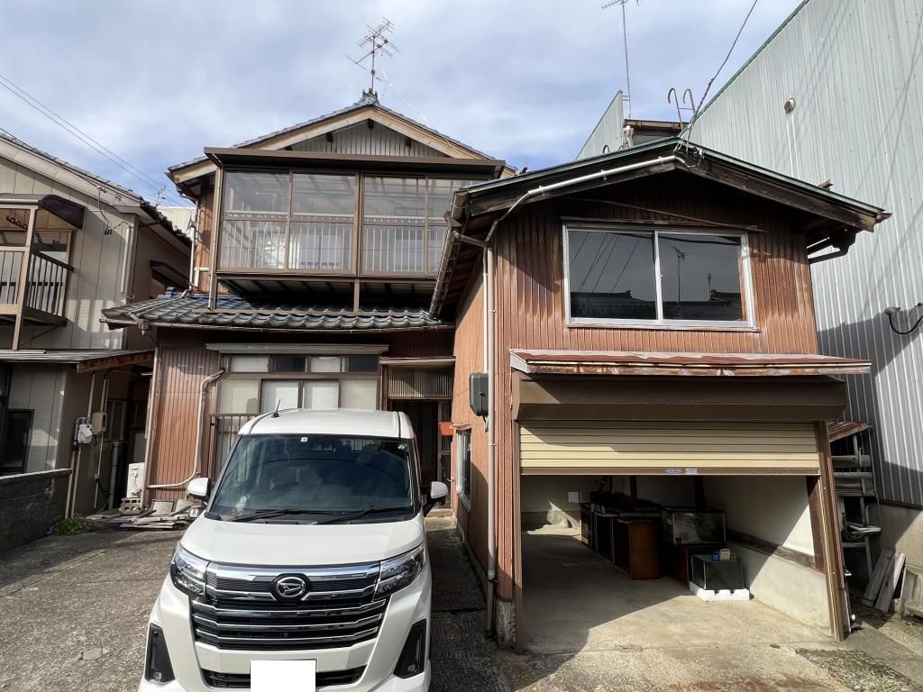6LDK Family House for Sale in Sanjo, Niigata - 165 sqm Land - Image 1