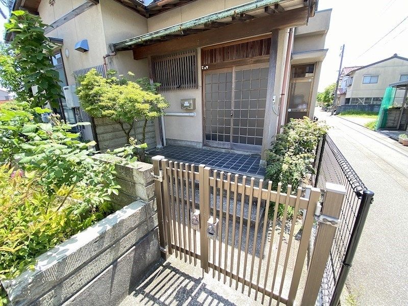 6SLDK Spacious House for Sale in Toyama's Awashima-cho - Thumbnail 2