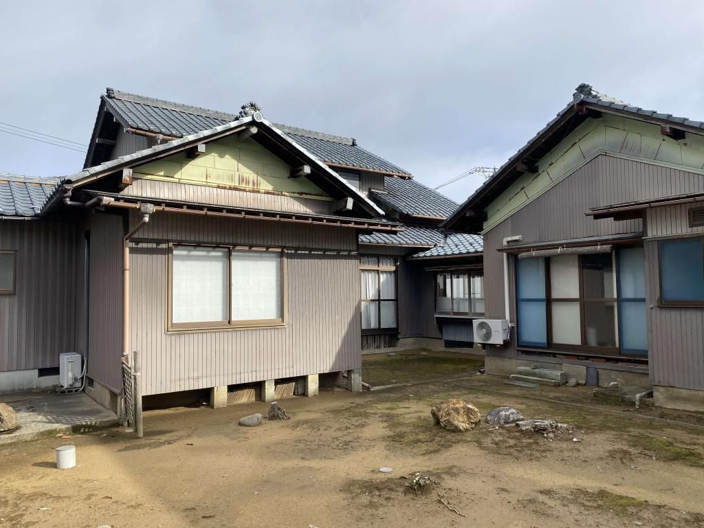 Spacious 7DK House with Large Garden for Sale in Awara City, Fukui - Thumbnail 2