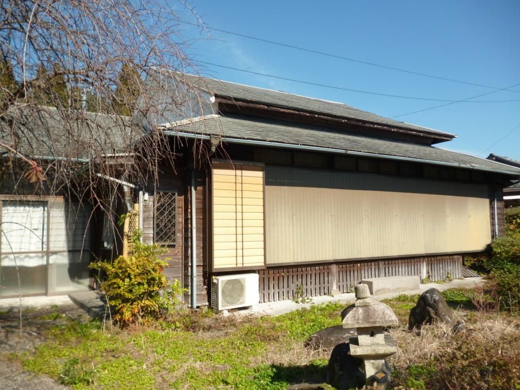 5DK Detached House for Sale on Large Plot in Ichikikushikino - Thumbnail 2