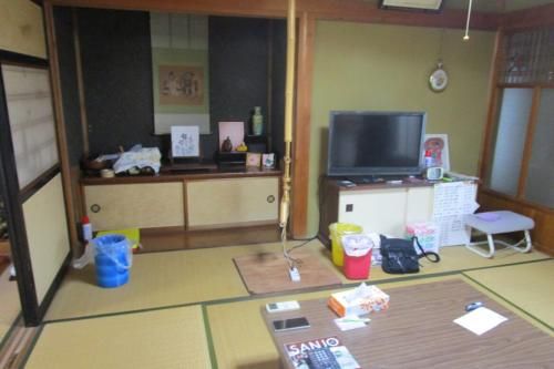 Spacious Vacant House with Large Garden & Farmland in Sanjo, Niigata - Thumbnail 4
