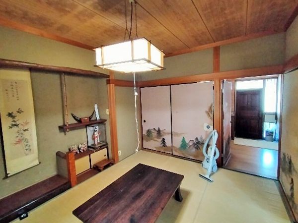 5LDK Traditional House for Rent in Yamatokoriyama, Nara - Thumbnail 2