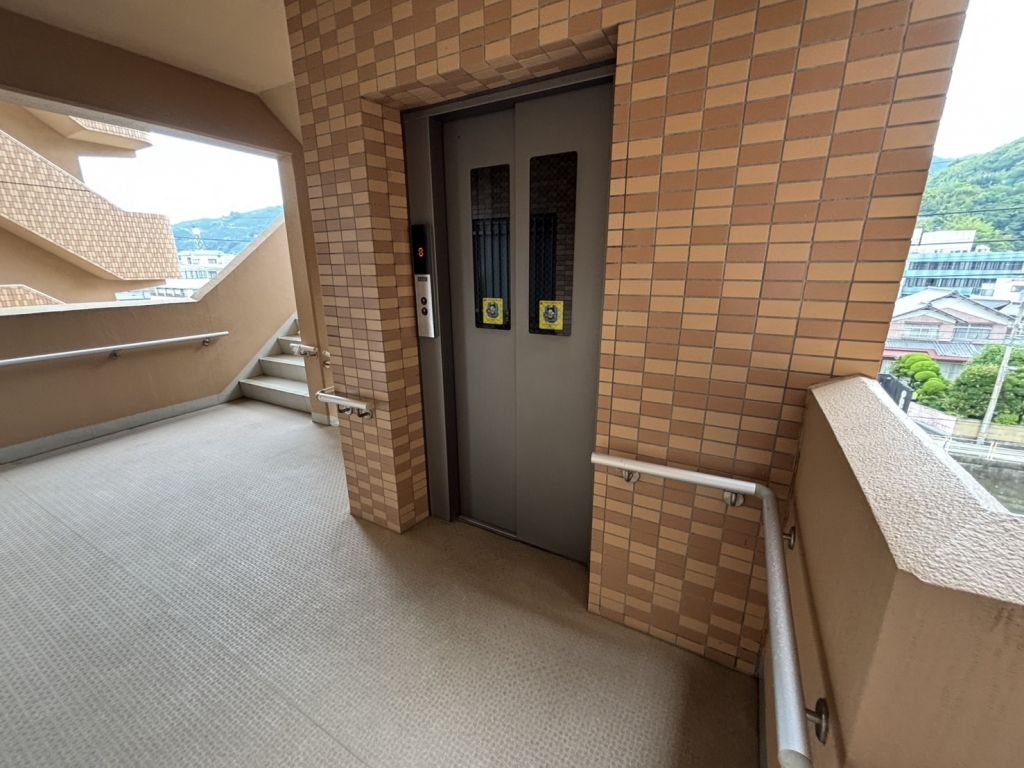 4LDK Resale Apartment in Yawatahama, Ehime - 85.9m² - Thumbnail 3