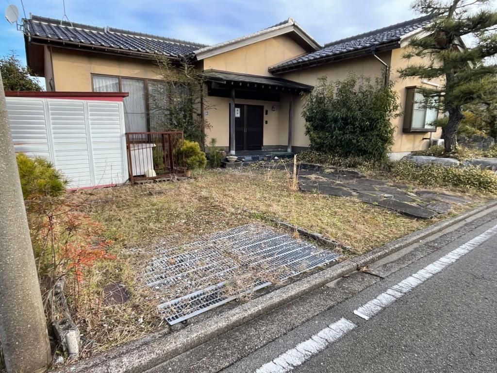 5DK House for Sale in Higashi-Oida, Toyama City - 482 sqm Land - Thumbnail 2