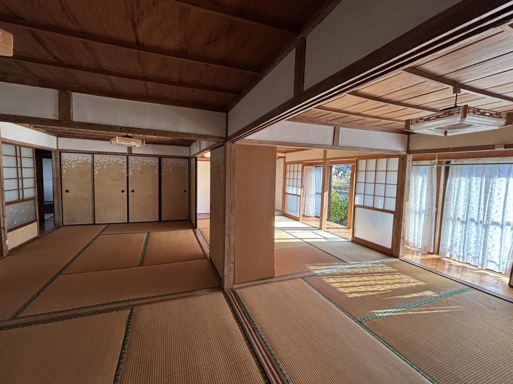 9DK Two-Household Home for Sale in Tsushima, Nagasaki - Thumbnail 2