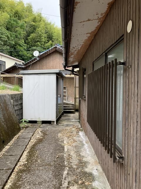 1958 6DK Wooden House on Large Corner Plot in Takehara, Hiroshima - Thumbnail 2