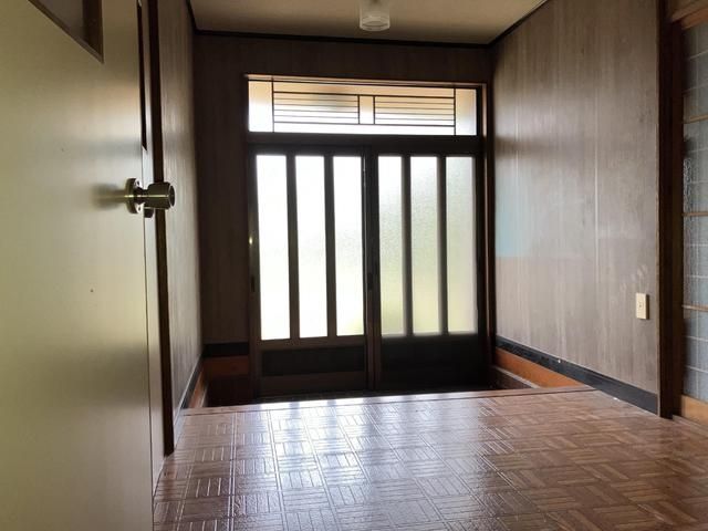 1958 6DK Wooden House on Large Corner Plot in Takehara, Hiroshima - Thumbnail 4