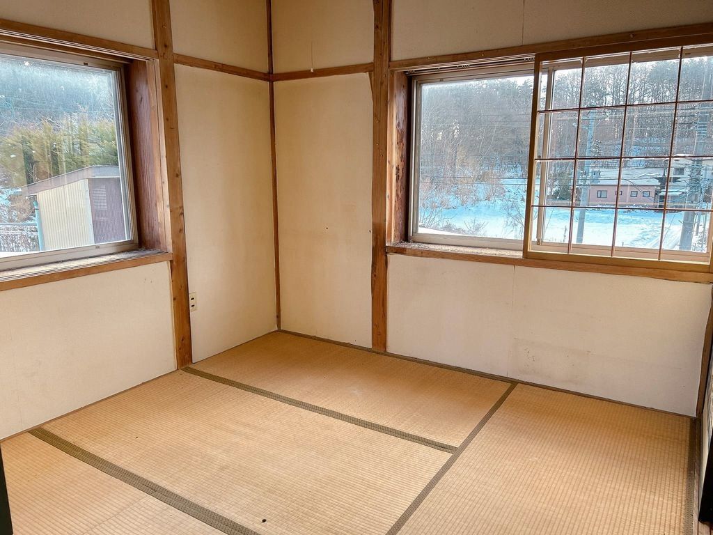 6LDK Log House with Garden for Sale in Hachinohe, Aomori - Thumbnail 4