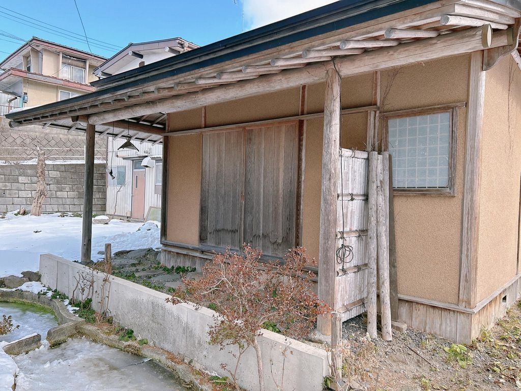 6LDK Log House with Garden for Sale in Hachinohe, Aomori - Thumbnail 2