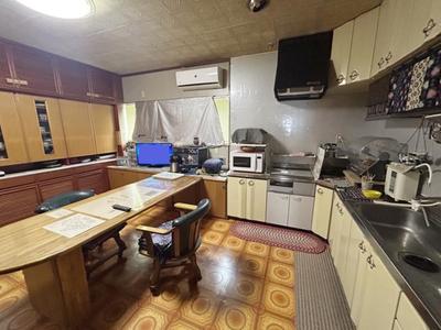 Spacious 6LDK House with Factory in Kadogawa — Image 3, Kadokawa, Miyazaki