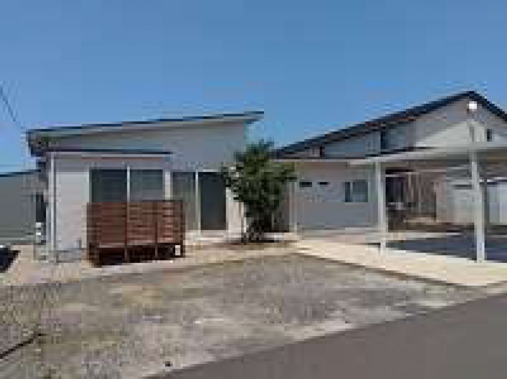 Spacious 4LDK House on Large Corner Lot in Fukui's Morita District - Thumbnail 3