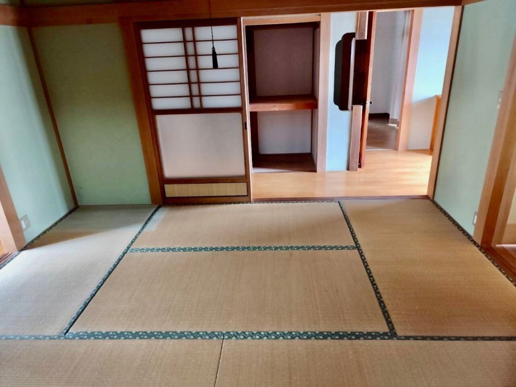 9DK House with Warehouse and Farmland in Hofu, Yamaguchi - Thumbnail 4