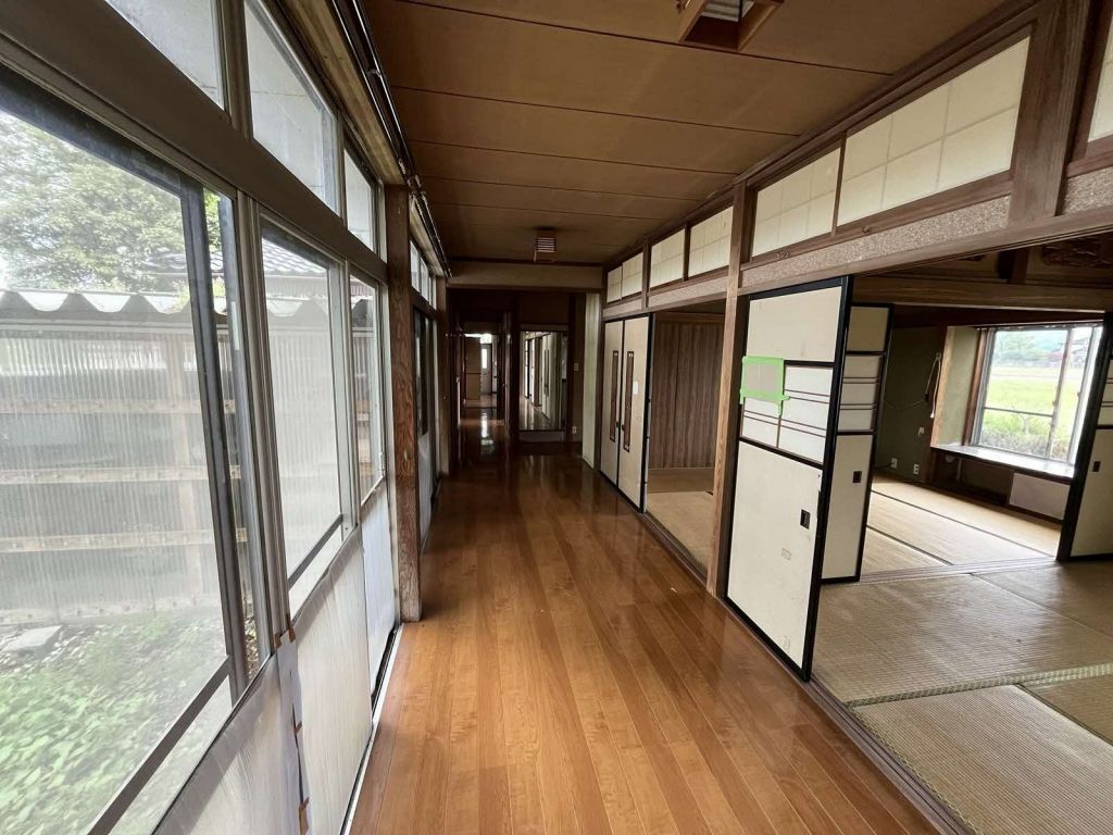 3SK Detached House in Toyama City with Large Land Plot - Thumbnail 3