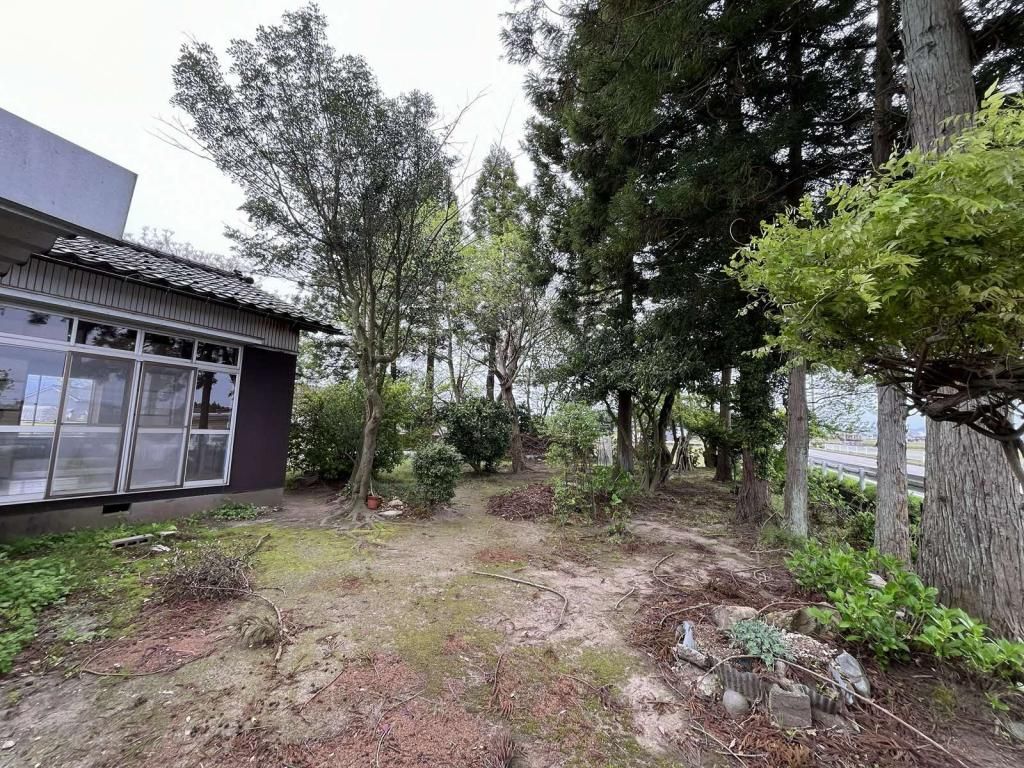 3SK Detached House in Toyama City with Large Land Plot - Thumbnail 2