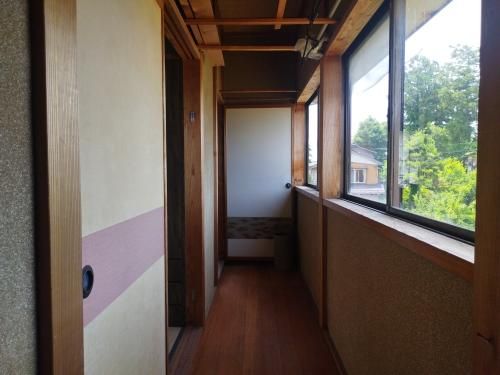 4LDK Akiya House with Spacious Kitchen & Covered Parking in Sanjo - Thumbnail 4