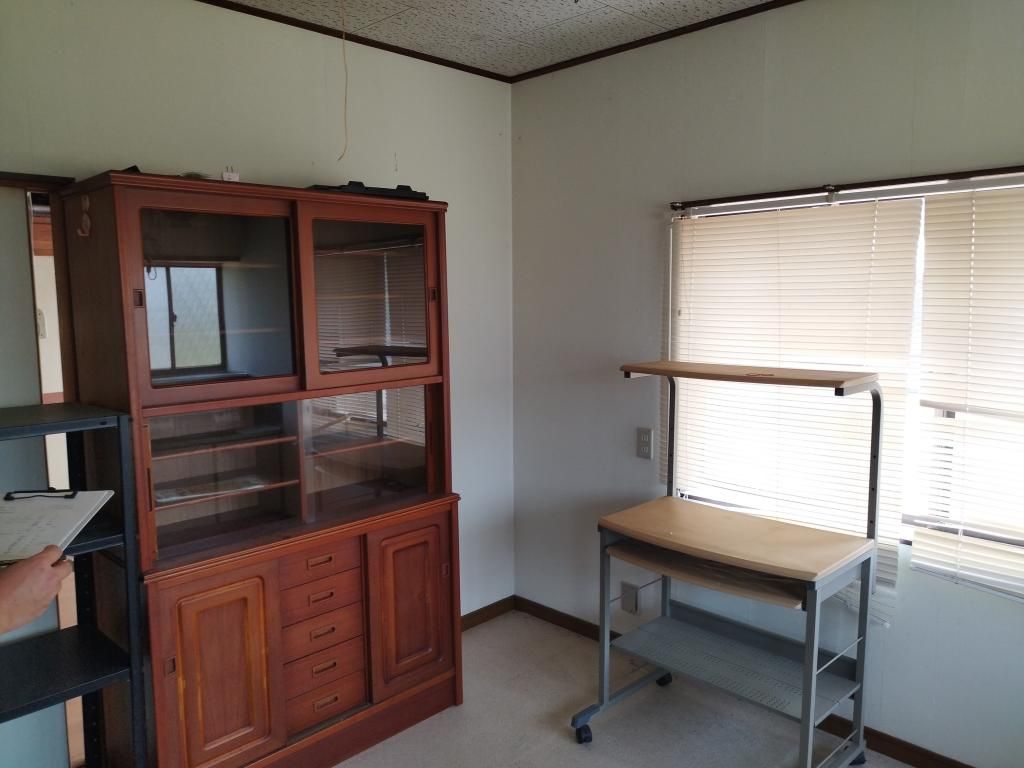 4LDK Akiya House with Spacious Kitchen & Covered Parking in Sanjo - Image 1