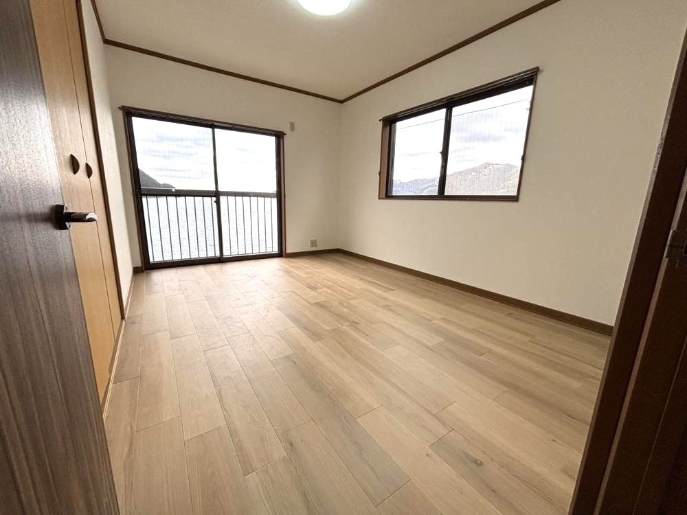 Renovated 4LDK Ocean View House for Sale in Yawatahama - Thumbnail 4