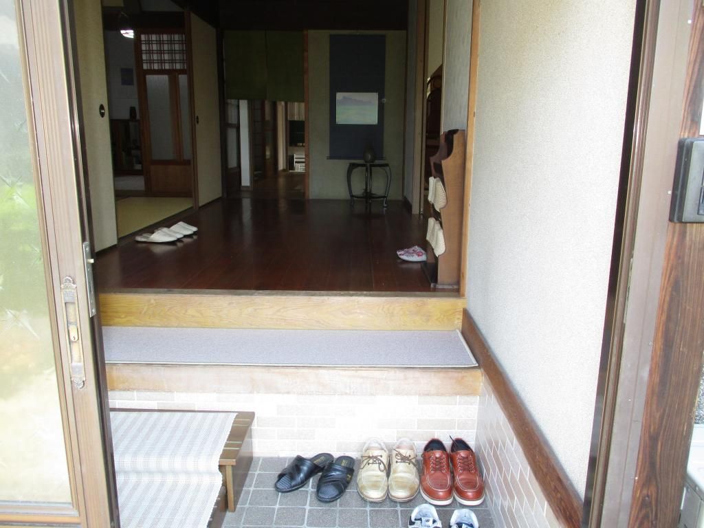 8LDK Traditional Farmhouse with Land in Kasaoka, Okayama - Thumbnail 3