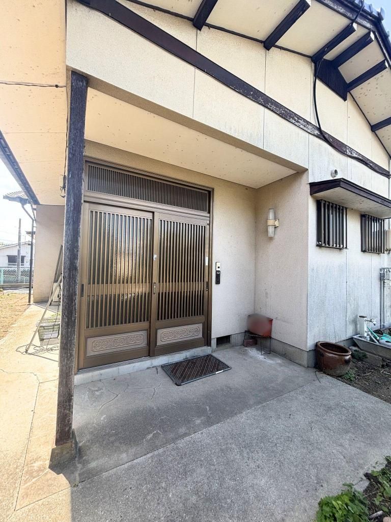 3DK Single-Story House for Sale in Asakuchi City, Okayama - Thumbnail 2