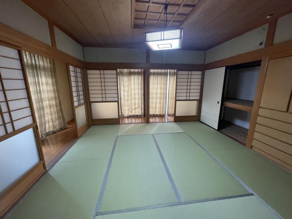 8DK Family House in Imari with Mountain Views and Large Garden - Thumbnail 4