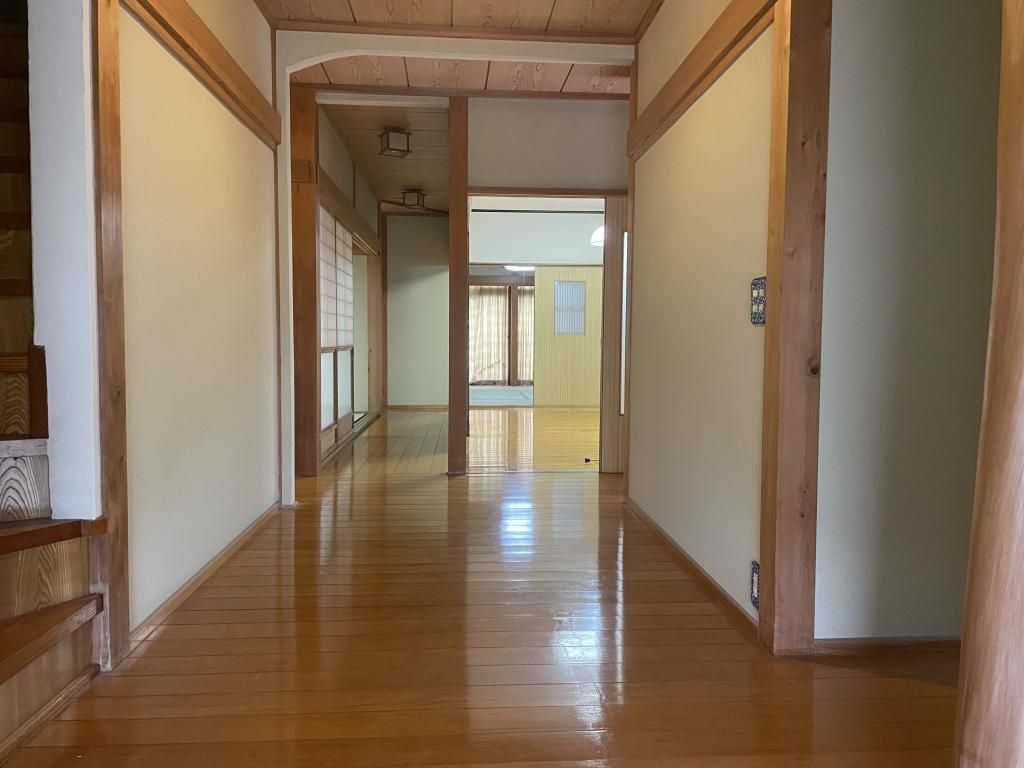 8DK Family House in Imari with Mountain Views and Large Garden - Thumbnail 2