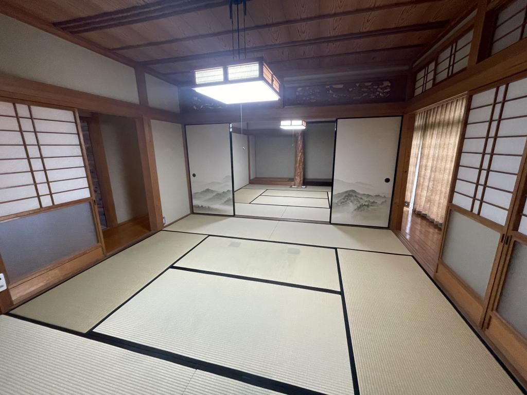 8DK Family House in Imari with Mountain Views and Large Garden - Thumbnail 3