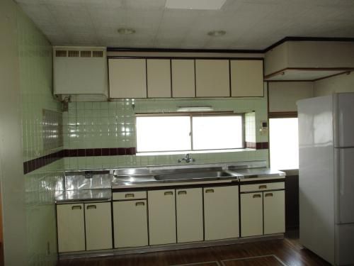 5LDK Hilltop House with Garden in Kasaoka, Okayama Akiya - Thumbnail 2