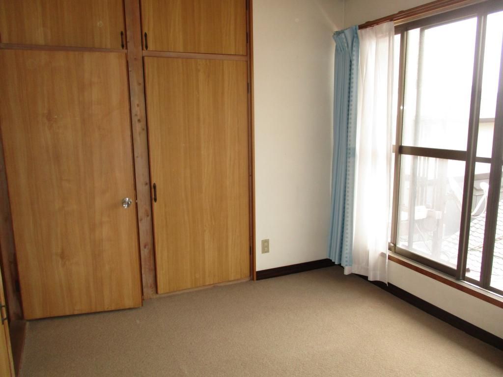 5LDK Hilltop House with Garden in Kasaoka, Okayama Akiya - Thumbnail 3