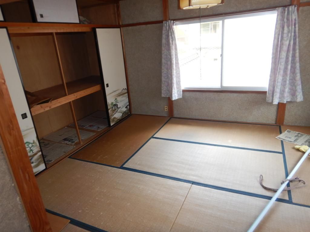 Historic 1927 Wooden House for Sale in Iyo City, Ehime - Thumbnail 2