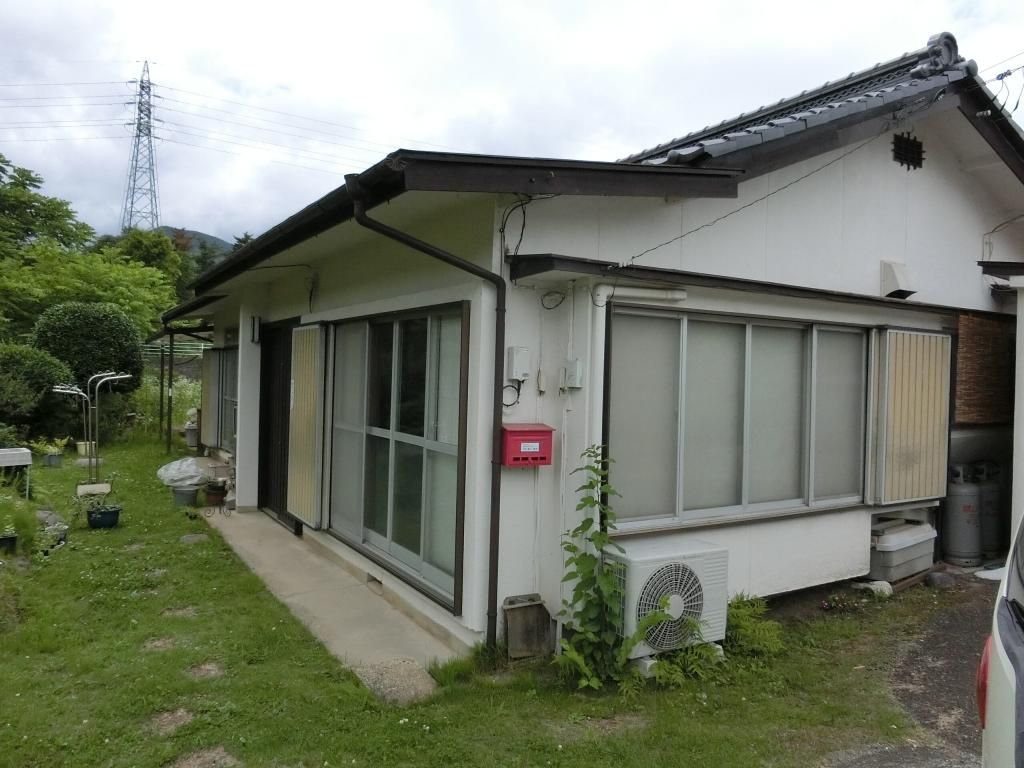 5DK Detached House for Sale on Large Corner Lot in Nirasaki - Image 1