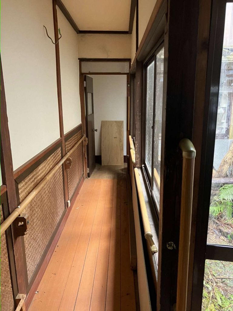 Traditional Wooden House in Toyama's Historic Yatsuo Festival District - Thumbnail 4