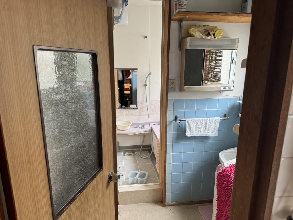 7K Concrete House for Sale in Shikokuchuo City - Thumbnail 4